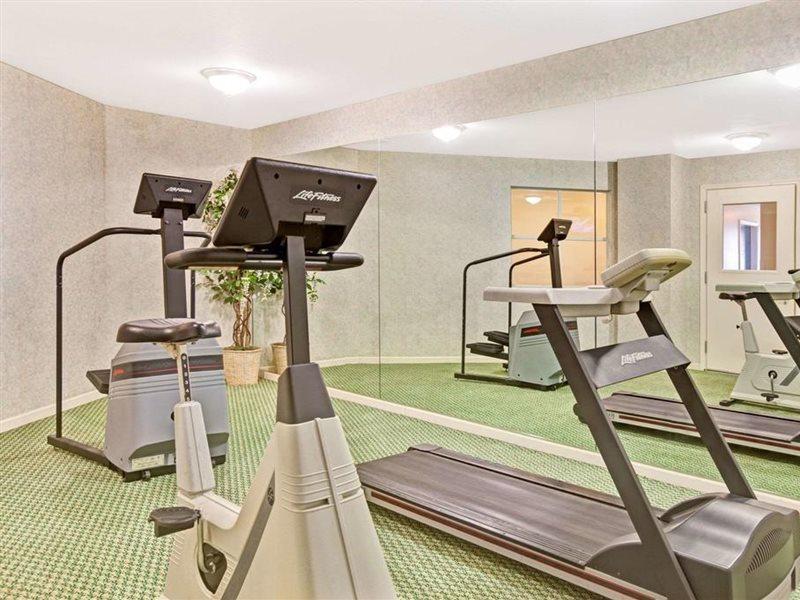 Hotel Aluxor Sfo, Shuttle Service